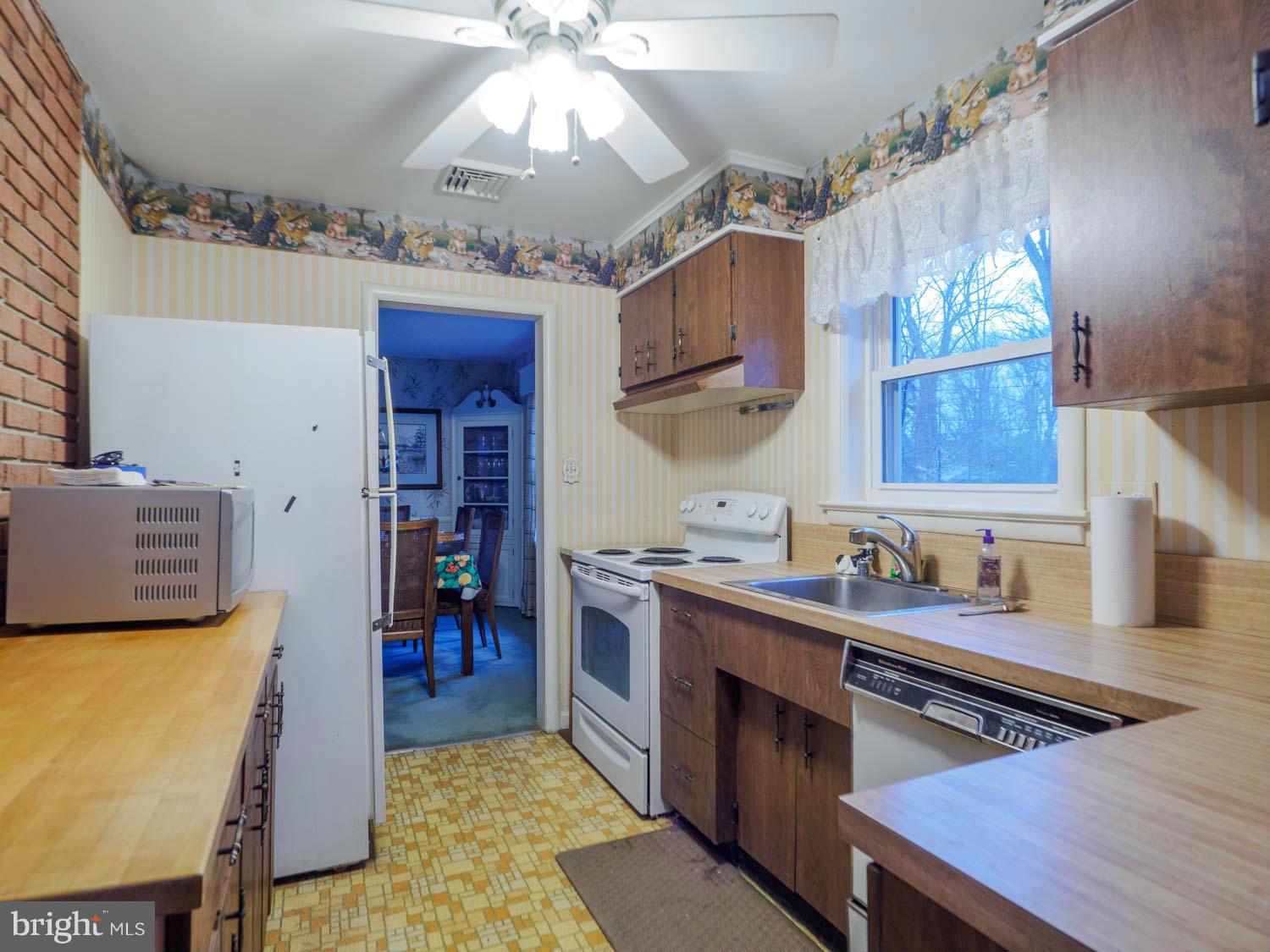 715 Midland Road Silver Spring, MD 20904 - Photo 5 of 20 Kitchen
