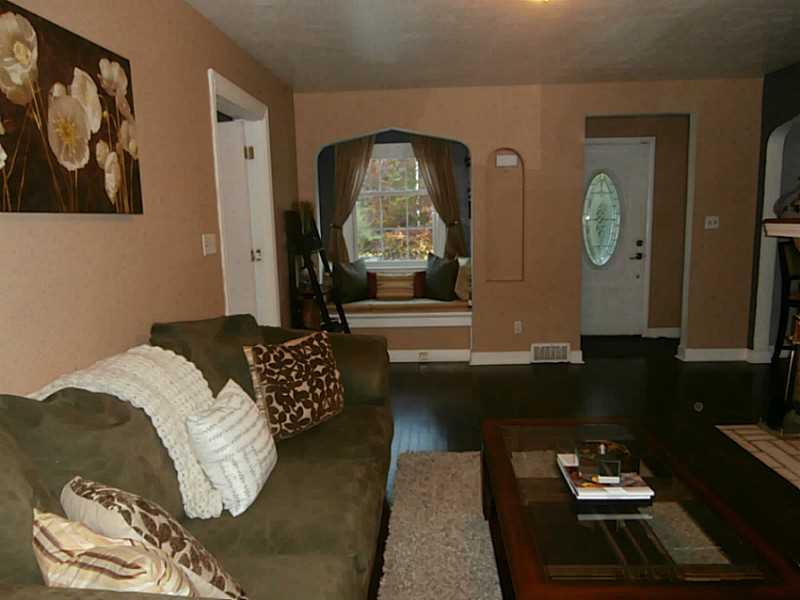 2510 Lytle Road Bethel Park, PA 15102 - Photo 12 of 18 Living Room.
