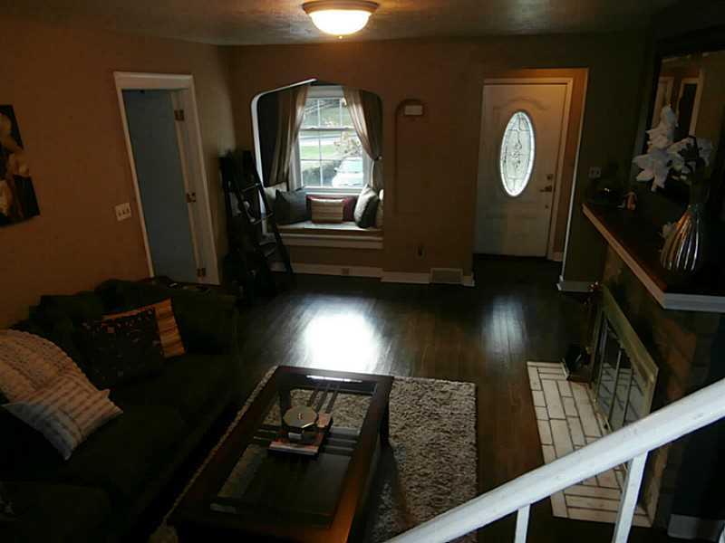 2510 Lytle Road Bethel Park, PA 15102 - Photo 13 of 18 Living Room.