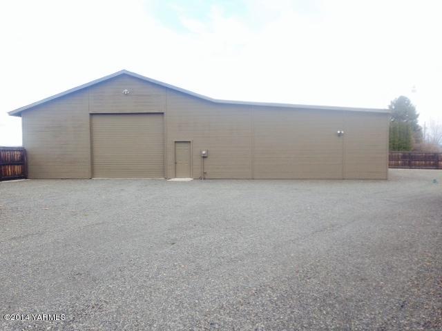 806 Estes Road Yakima, WA 98908 - Photo 7 of 12 a view of an empty room