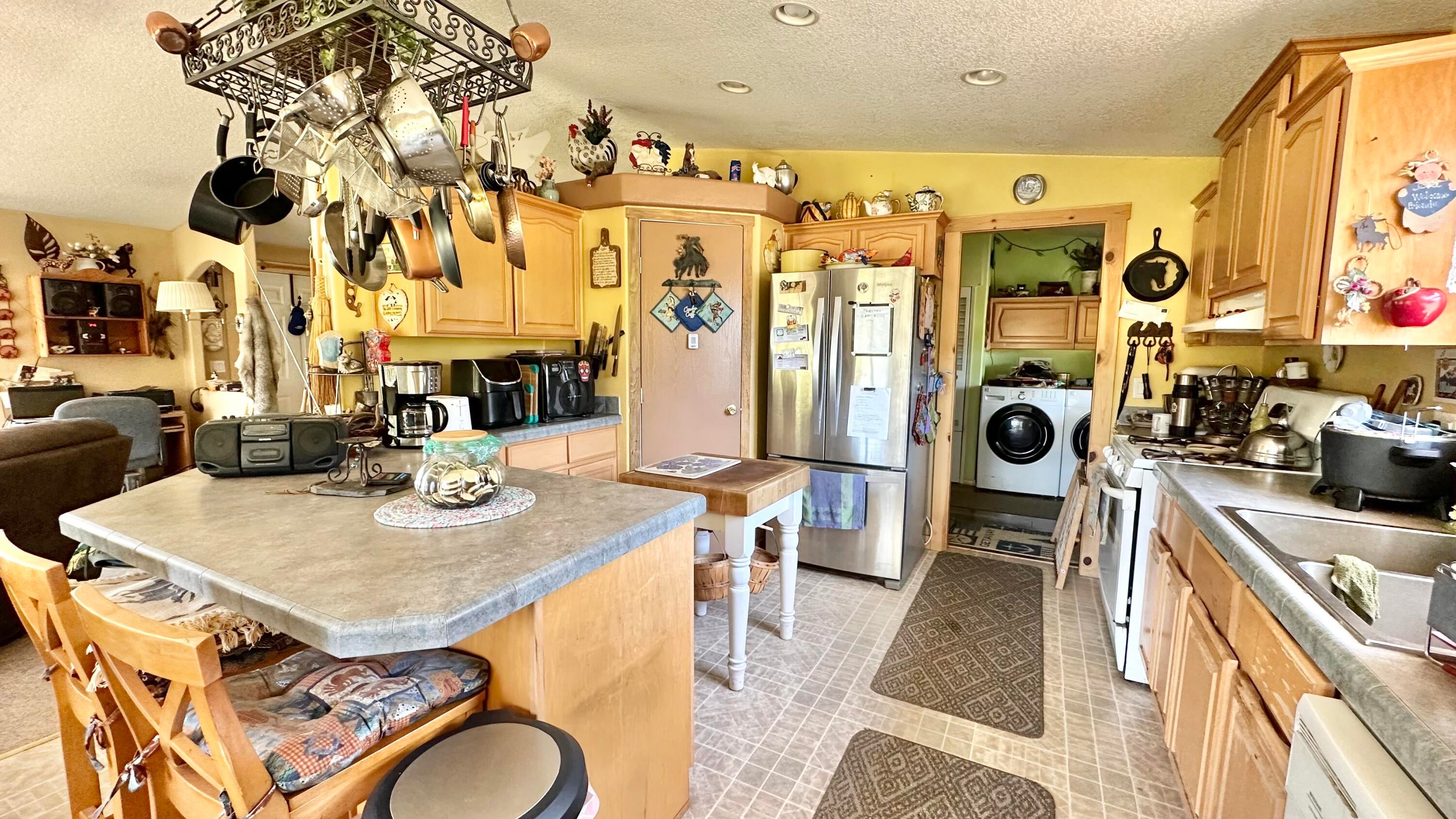 12888 McNeil Creek Road Trail, OR 97541 - Photo 20 of 32 Kitchen