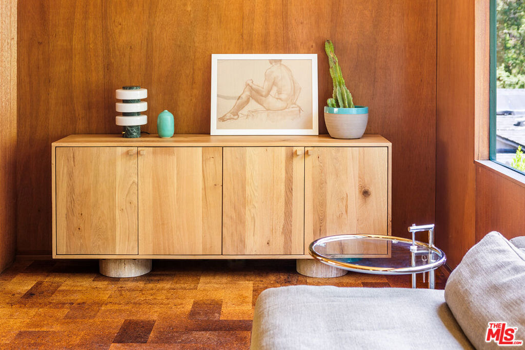 1475 Scenic Drive Pasadena, CA 91103 - Photo 14 of 38 a bathroom with a granite countertop sink and a mirror