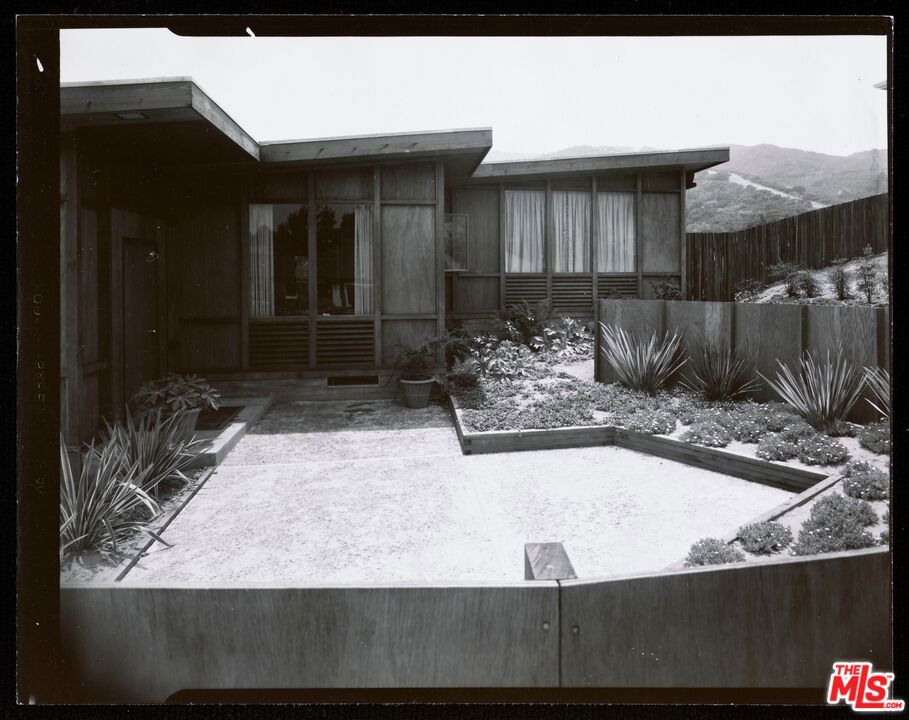 1475 Scenic Drive Pasadena, CA 91103 - Photo 30 of 38 a view of outdoor space and yard