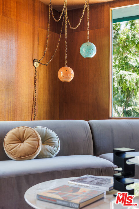 1475 Scenic Drive Pasadena, CA 91103 - Photo 8 of 38 a blue couch with rug and a window