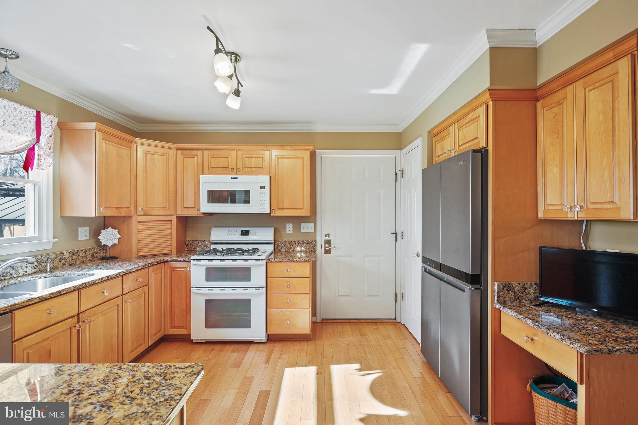 15212 Old Hanover Road Upperco, MD 21155 - Photo 3 of 71 Gourmet Kitchen w/ Granite Counter