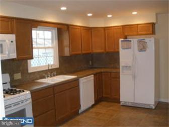 99 Rutgers Road Pennsville, NJ 08070 - Photo 2 of 11 Kitchen