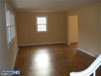 99 Rutgers Road Pennsville, NJ 08070 - Photo 5 of 11 Living Room