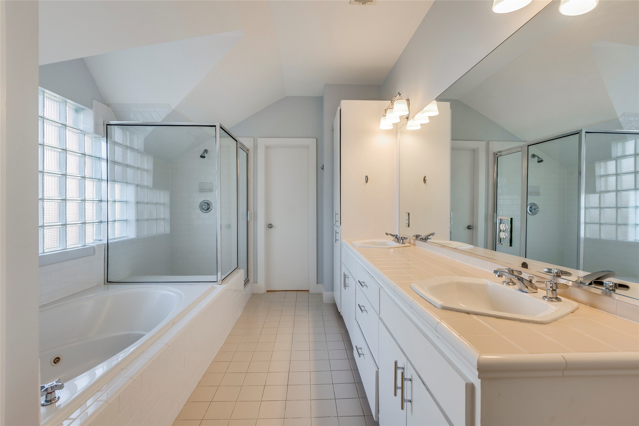 609 Lester Street Houston, TX 77007 - Photo 16 of 31 a bathroom with a tub sink shower and mirror