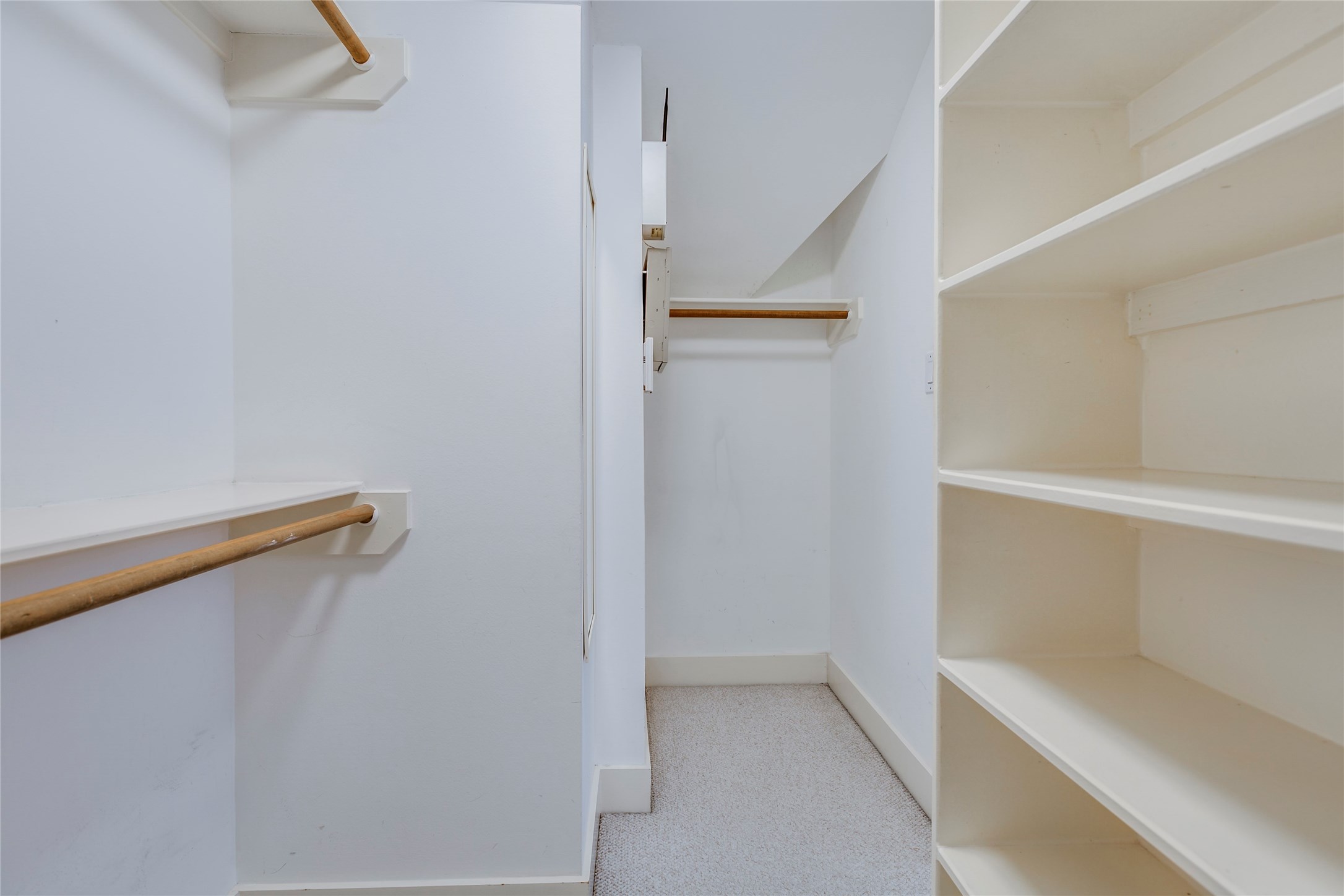 609 Lester Street Houston, TX 77007 - Photo 19 of 31 a view of walk in closet