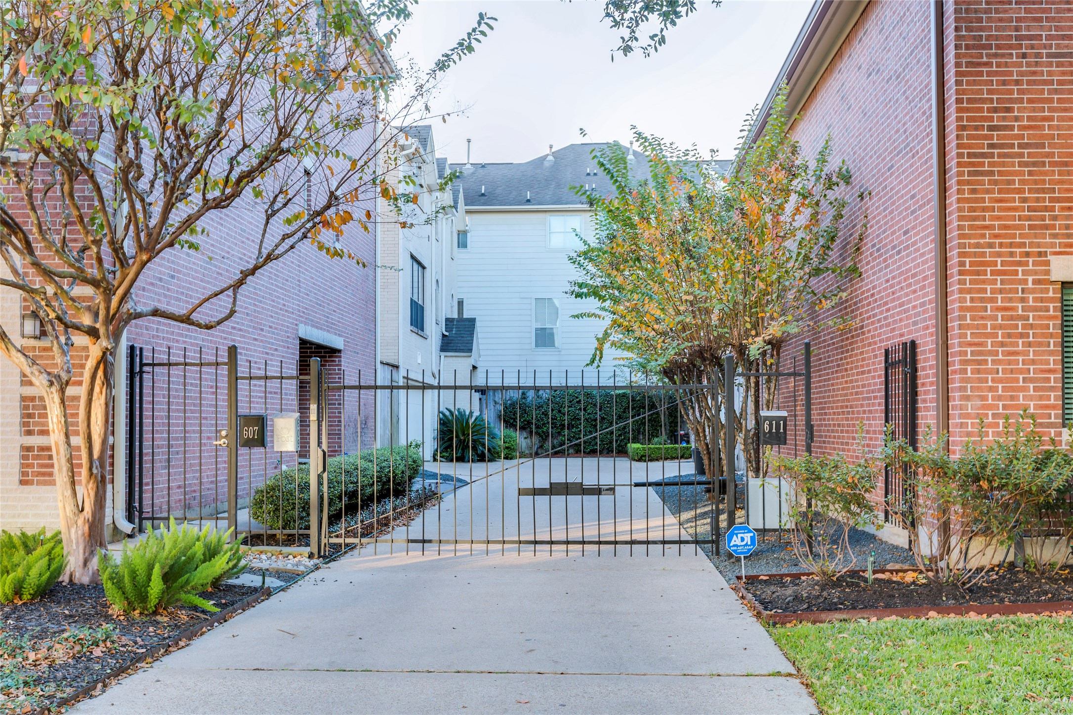 609 Lester Street Houston, TX 77007 - Photo 2 of 31 a view of a building with a garden