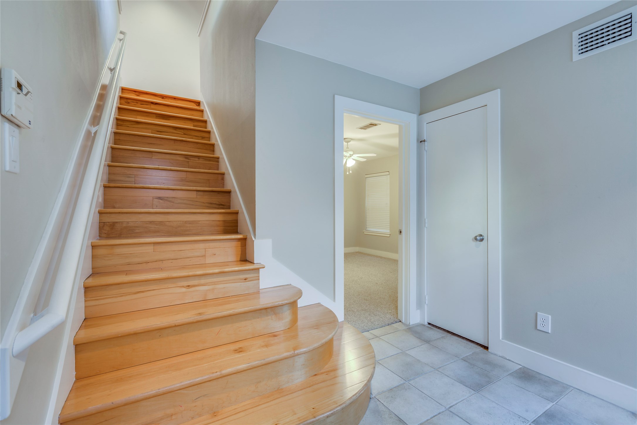 609 Lester Street Houston, TX 77007 - Photo 25 of 31 a view of entryway