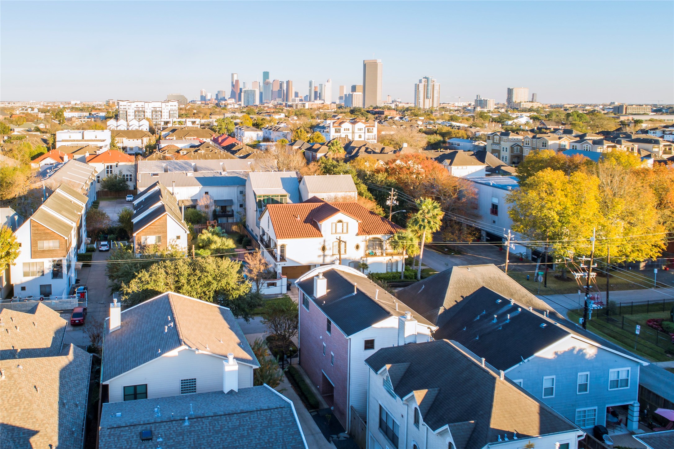 609 Lester Street Houston, TX 77007 - Photo 28 of 31 an aerial view of a city with lots of residential buildings