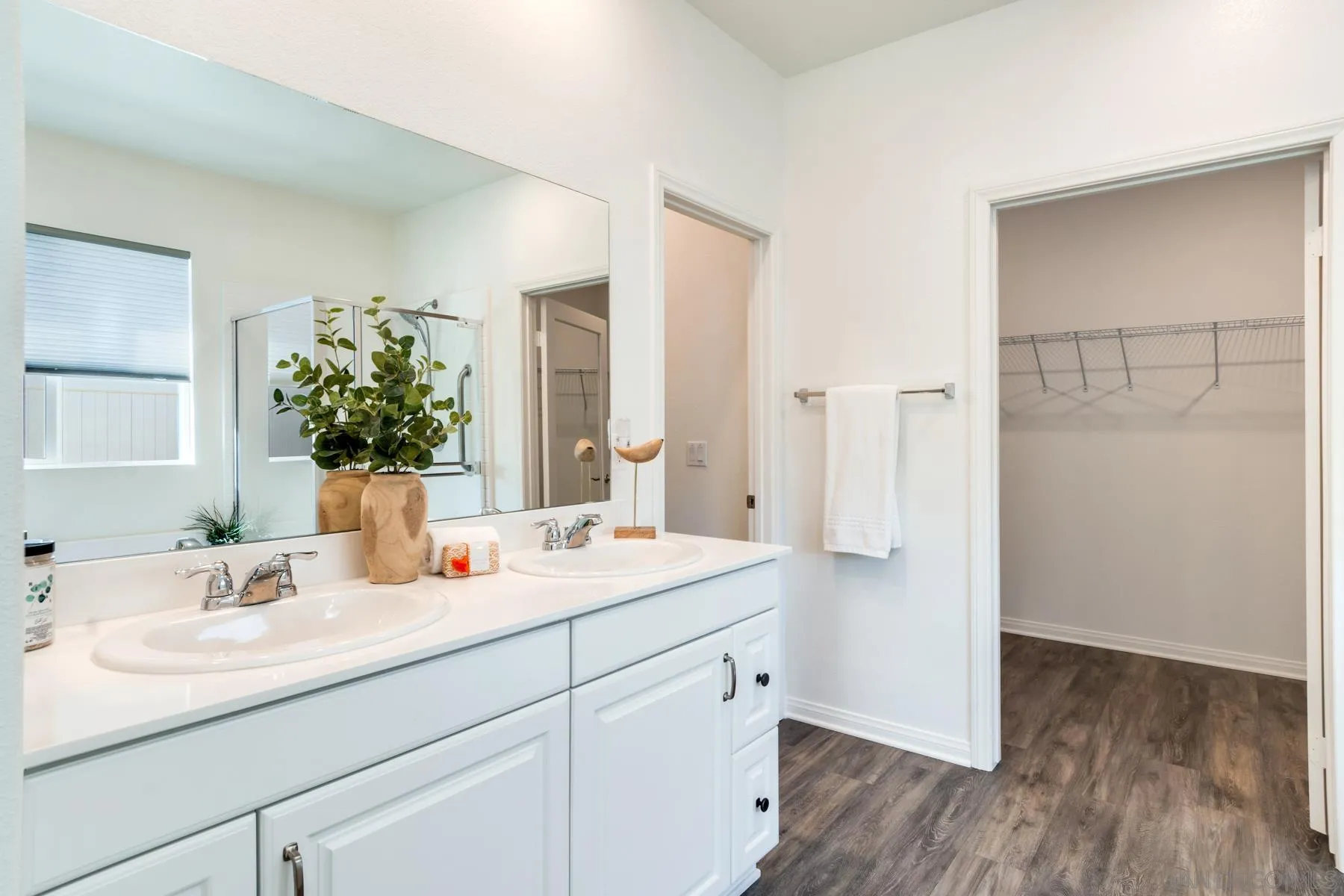 1484 Wicklow Avenue Redlands, CA 92374 - Photo 14 of 35 a bathroom with a sink and a mirror
