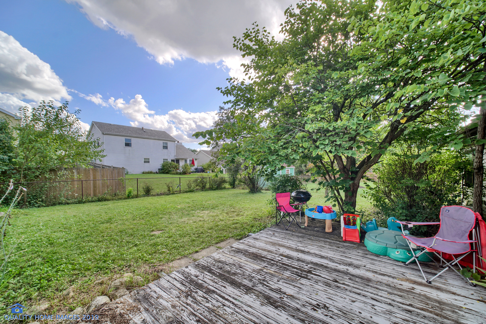 27W241 Churchill Road Winfield, IL 60190 - Photo 21 of 24 a view of a backyard with sitting area