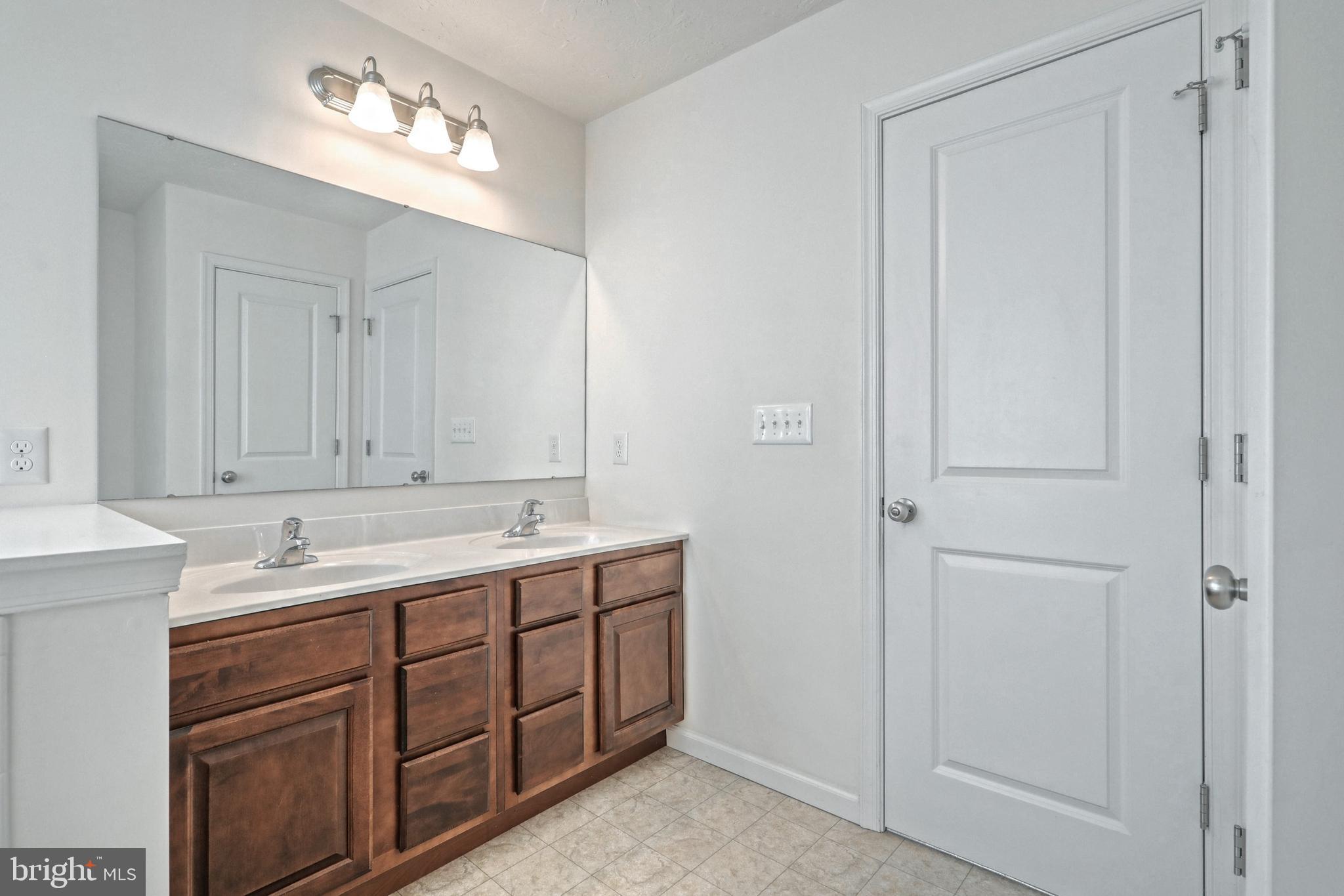 34 Alexander Drive Hanover, PA 17331 - Photo 42 of 53 on suite bath