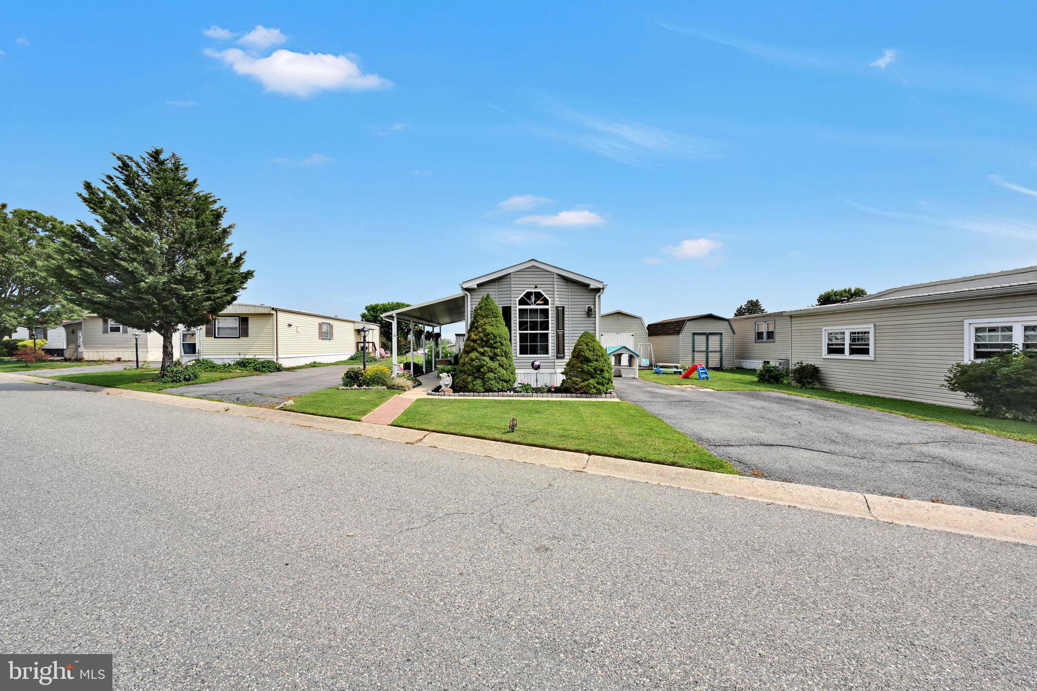 40 Ridgewood Manor Manheim, PA 17545 - Photo 4 of 25 Exterior Front