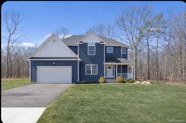 $849,000 | 32 Florida Avenue, Medford, NY 11763