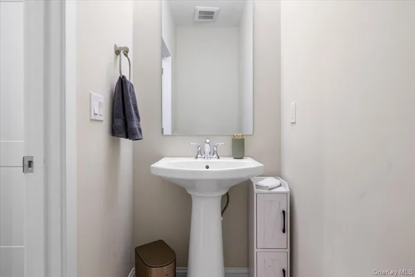 $849,000 | 32 Florida Avenue, Medford, NY 11763