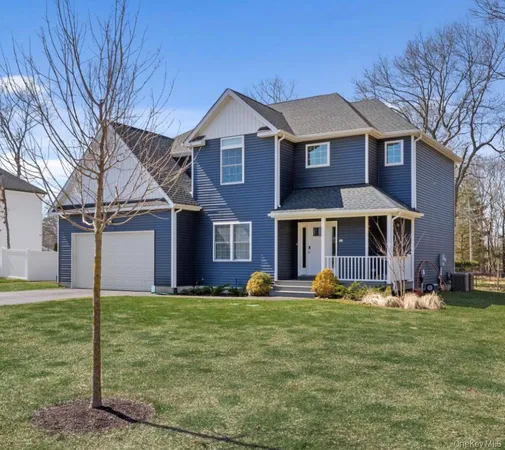 $849,000 | 32 Florida Avenue, Medford, NY 11763