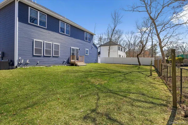 $849,000 | 32 Florida Avenue, Medford, NY 11763