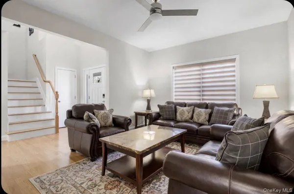 $849,000 | 32 Florida Avenue, Medford, NY 11763