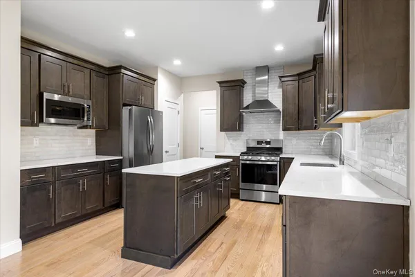 $849,000 | 32 Florida Avenue, Medford, NY 11763