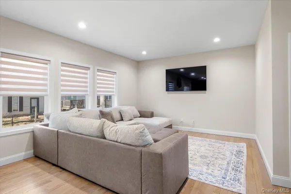 $849,000 | 32 Florida Avenue, Medford, NY 11763