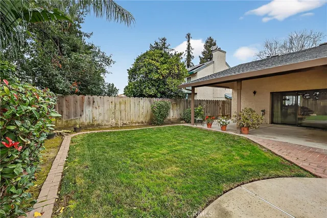 a view of a pathway of a house with wooden fence