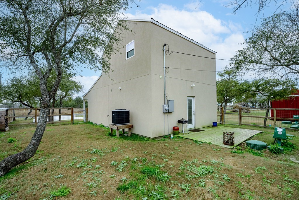 129 Palmetto Point Road Rockport, TX 78382 - Photo 35 of 40