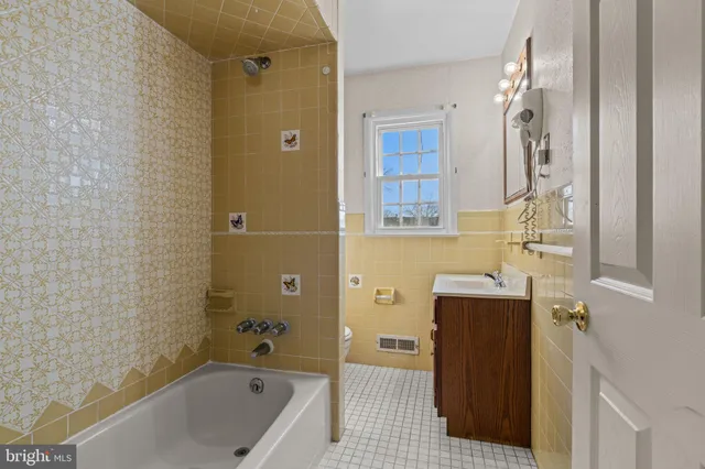 a view of an entryway