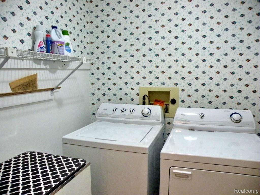 919 Golfview Court Rochester, MI 48307 - Photo 29 of 32 1st Floor Laundry Room