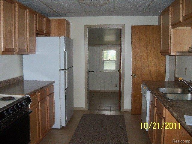 10009 North Fowlerville Road Fowlerville, MI 48836 - Photo 11 of 13 6-27-11 013