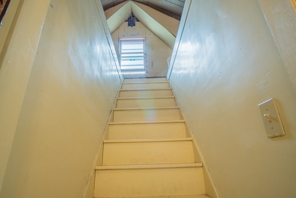 47 Pilgrim Road Marblehead, MA 01945 - Photo 26 of 42 a view of entryway