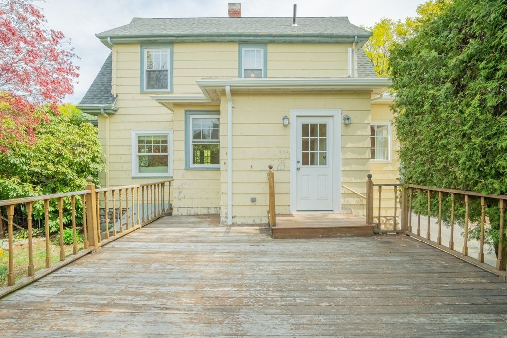 47 Pilgrim Road Marblehead, MA 01945 - Photo 28 of 42 a view of a house with wooden fence
