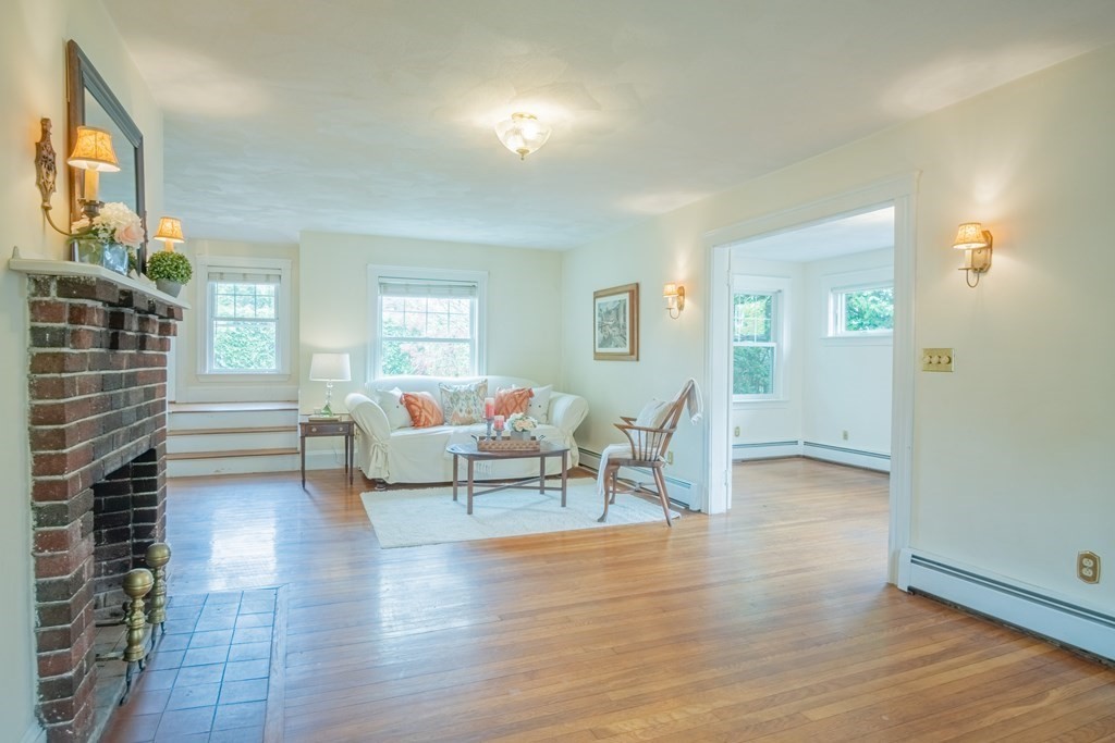 47 Pilgrim Road Marblehead, MA 01945 - Photo 4 of 42 a living room with furniture and a wooden floor