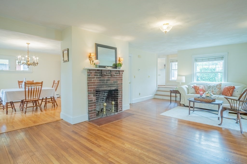 47 Pilgrim Road Marblehead, MA 01945 - Photo 5 of 42 a living room with furniture and a wooden floor