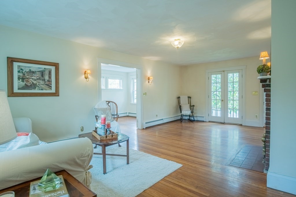 47 Pilgrim Road Marblehead, MA 01945 - Photo 6 of 42 a living room with furniture and a wooden floor