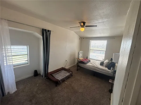 $1,450 | 221 Commerce Street, Unit B, Portland, TX 78374