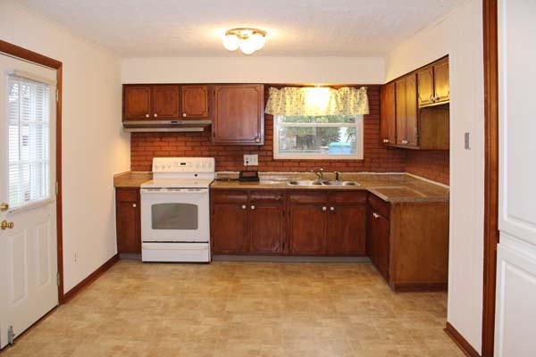 357 Smith Road Columbus, OH 43228 - Photo 10 of 37 Gallery Image 10
