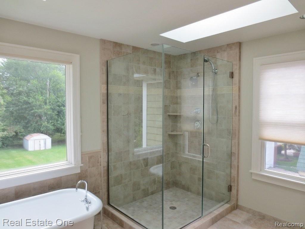 718 Ludlow Avenue Rochester, MI 48307 - Photo 16 of 18 16 Master Bathroom.jpg