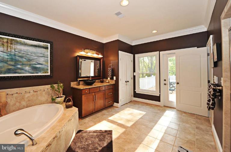 8839 Fort Hunt Road Alexandria, VA 22308 - Photo 22 of 30 Master Bath #2