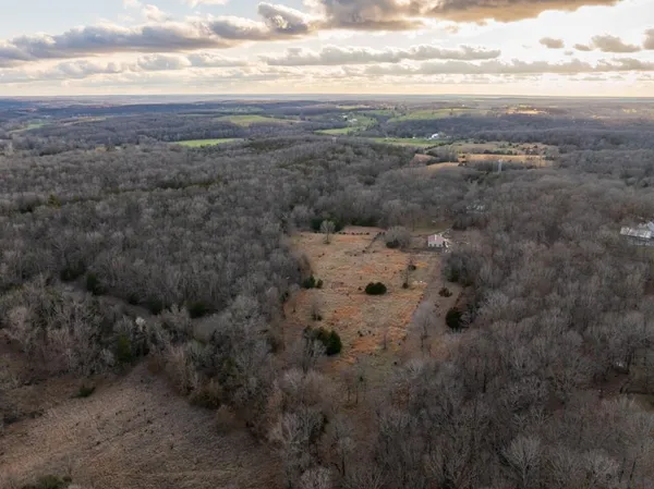 $540,000 | 25594 Hidden Valley Avenue, Warsaw, MO 65355