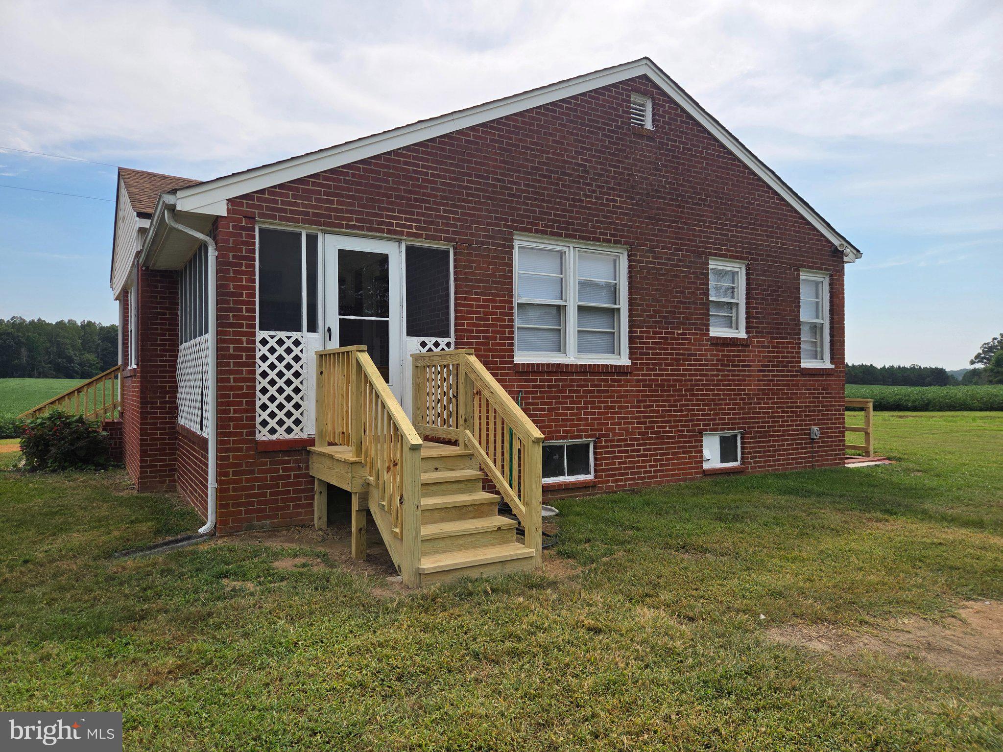 23432 Fork Bridge Road Milford, VA 22514 - Photo 2 of 11 Side