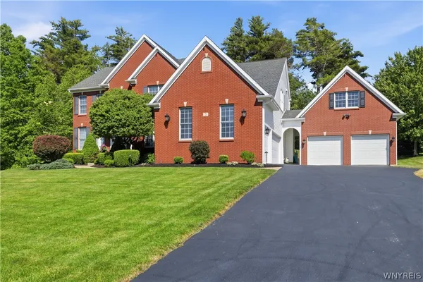 $1,299,900 | 5 Kingfisher Court, Orchard Park, NY 14127