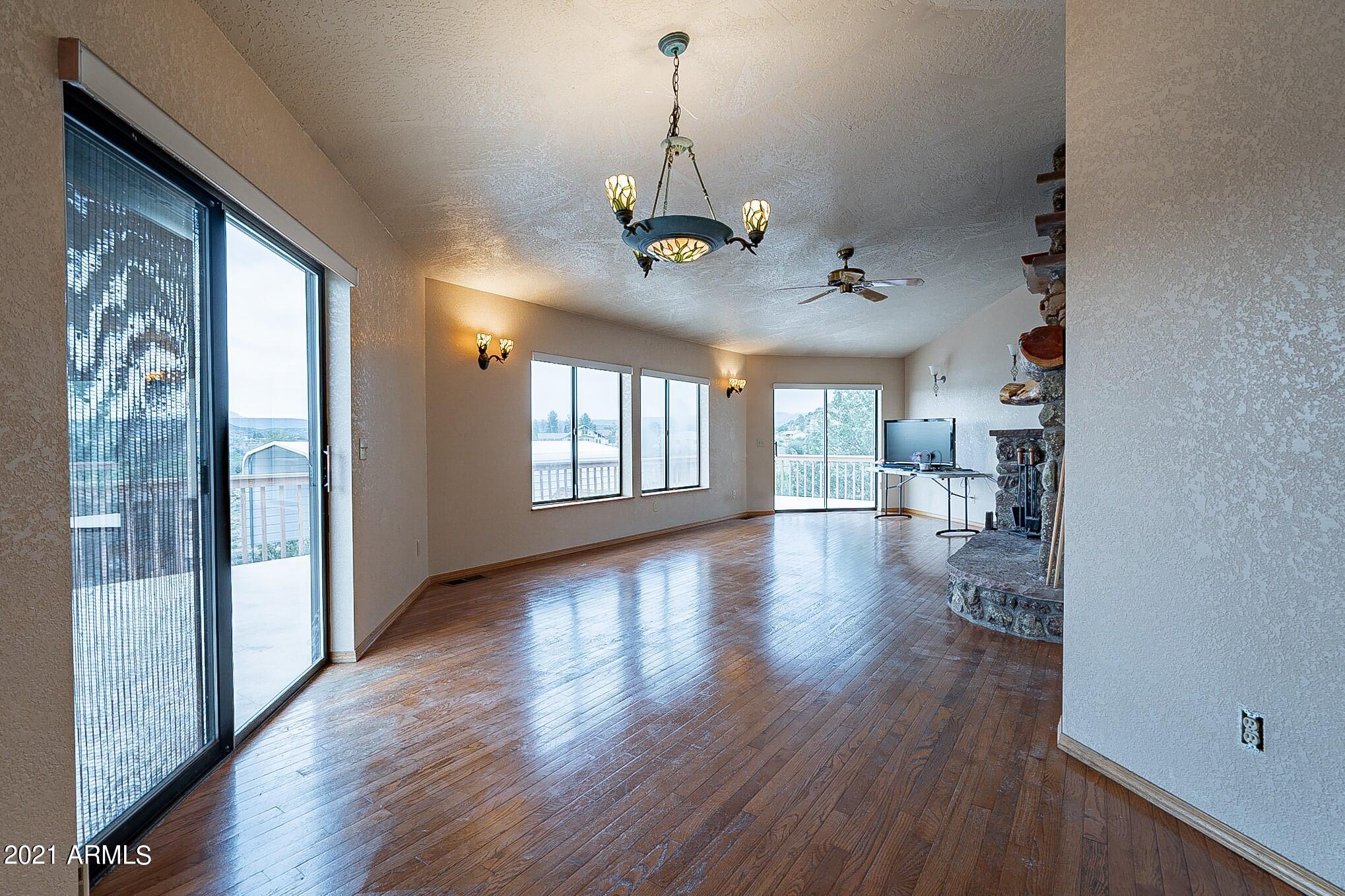 4815 Hopi Way Rimrock, AZ 86335 - Photo 22 of 52 022_Living Room