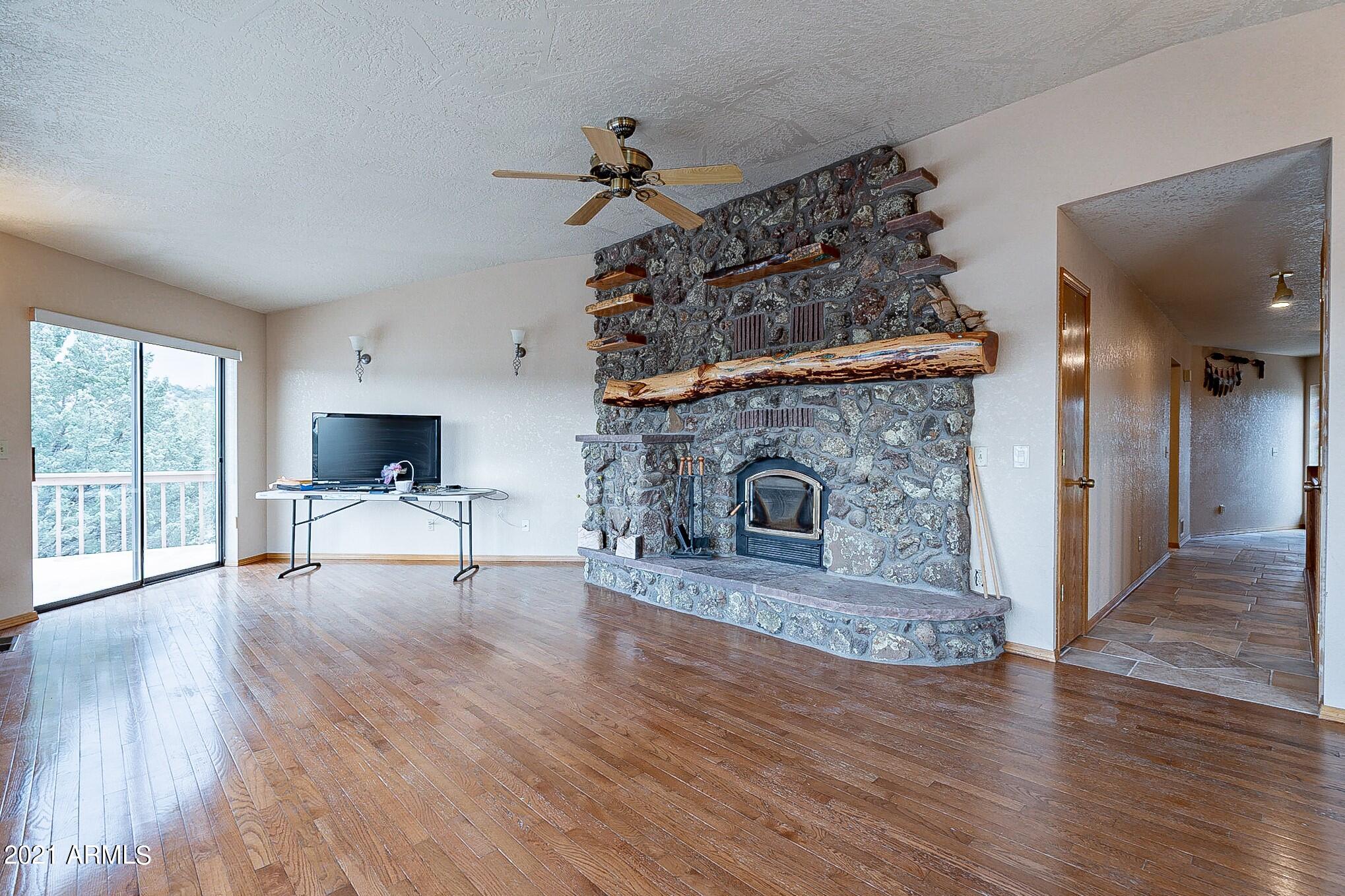 4815 Hopi Way Rimrock, AZ 86335 - Photo 23 of 52 023_Living Room - Custom Fireplace