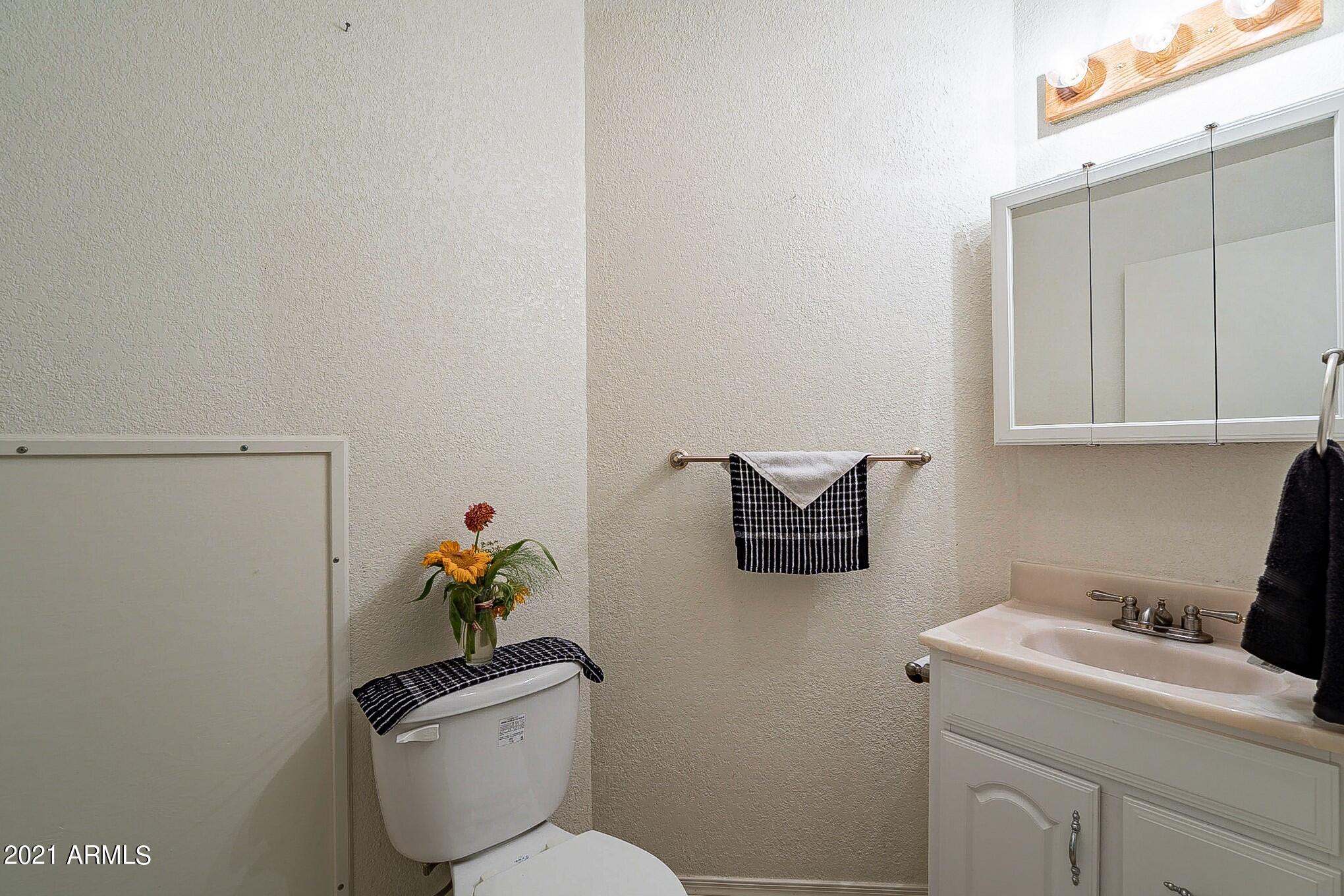 4815 Hopi Way Rimrock, AZ 86335 - Photo 42 of 52 042_Powder Room