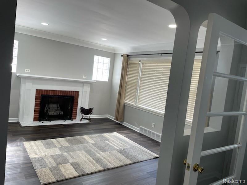 14067 Trenton Road Southgate, MI 48195 - Photo 3 of 23