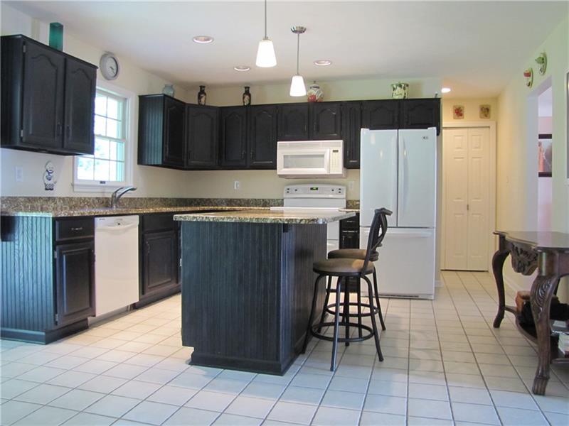 208 Rizzi Drive Irwin, PA 15642 - Photo 4 of 25 Gallery Image 4