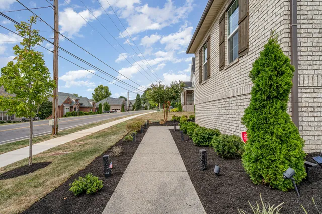 a view of a pathway with house on both side